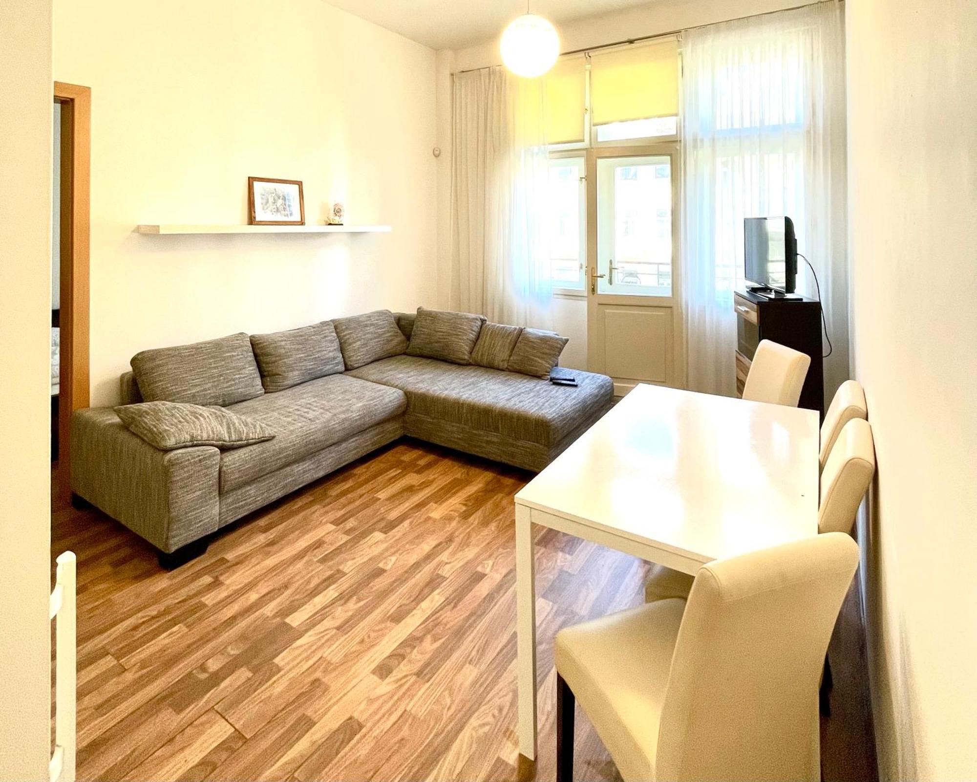 Apartments Valencia Карлови Вари Екстериор снимка
