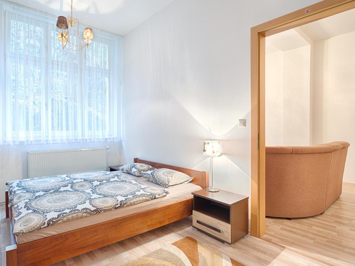 Apartments Valencia Карлови Вари Екстериор снимка